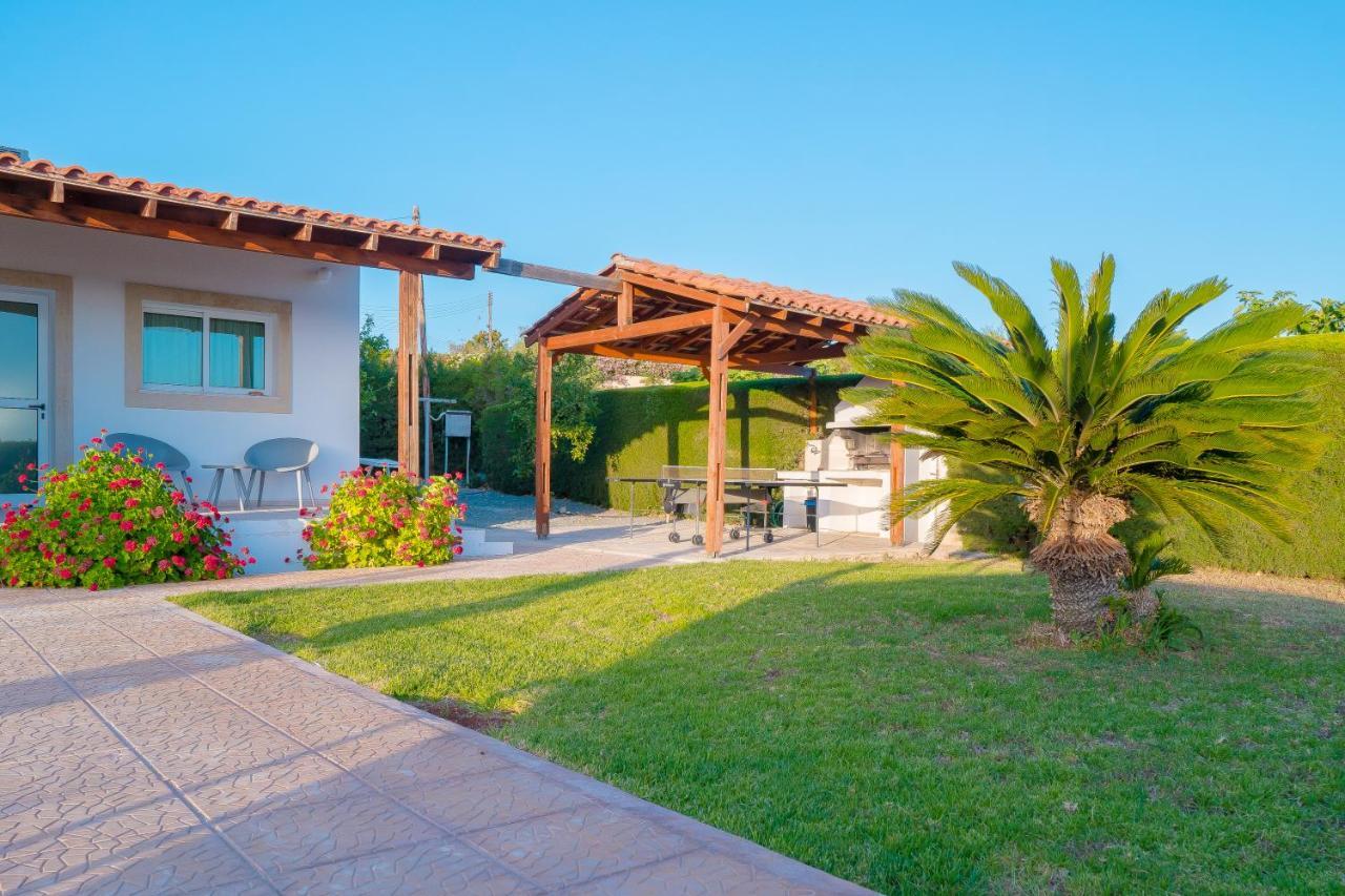 Bella Katerina By Prestige Bookings Coral Bay Exterior photo
