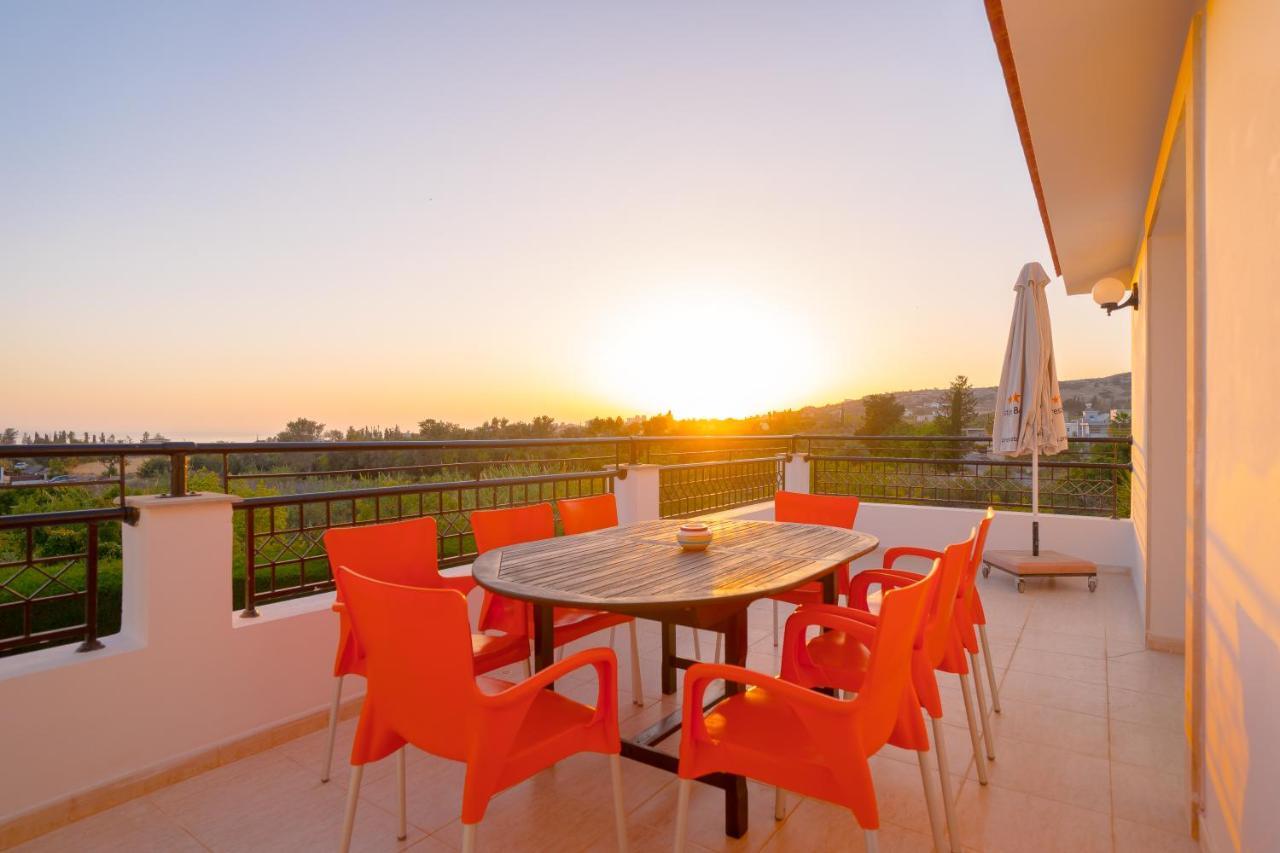 Bella Katerina By Prestige Bookings Coral Bay Exterior photo